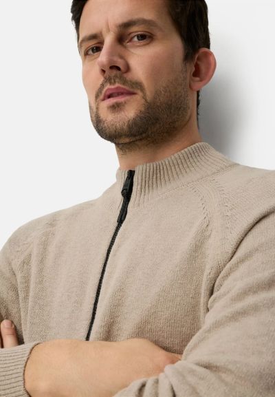 Светла жилетка с цип Camel Active