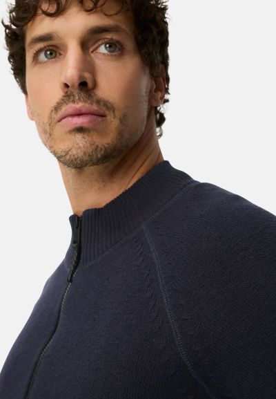 Тъмно синя жилетка с цип Camel Active