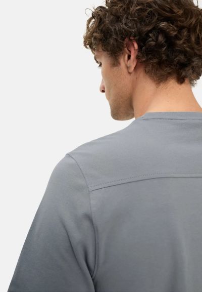 Синя тениска с джоб Camel Active